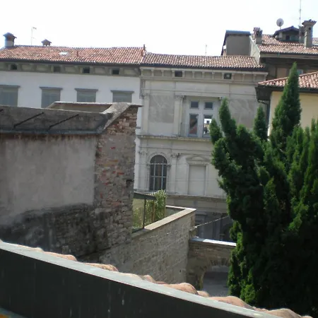 Casa Mario Lupo - And